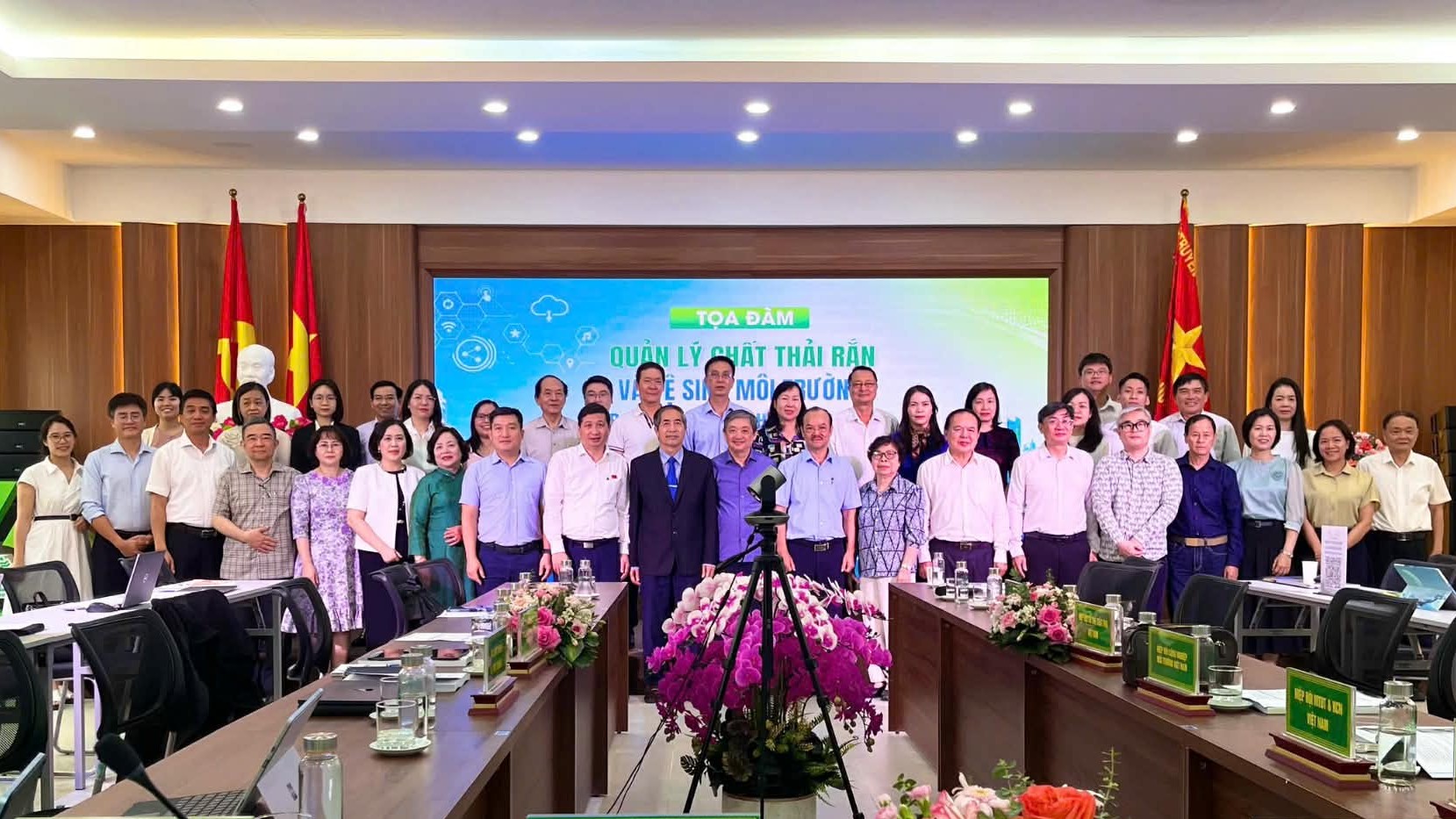 toa-dam-quan-ly-chat-thai-ran-va-ve-sinh-moi-truong-trong-do-thi-xanh-thong-minh